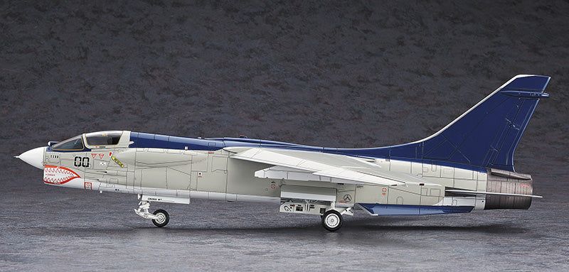 Hasegawa [Limited edition] "Area-88" F-8E Crusader "Shin Kazama" - BanzaiHobby
