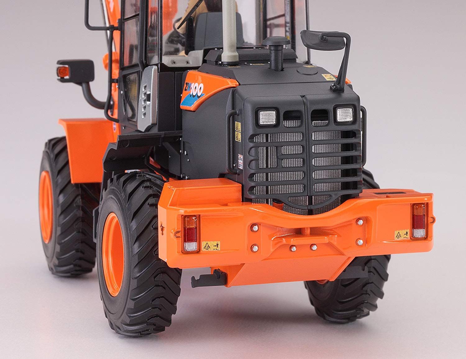Hasegawa [PO JAN 2023] WM04 Hitachi Construction Machinery Wheel Loader - BanzaiHobby
