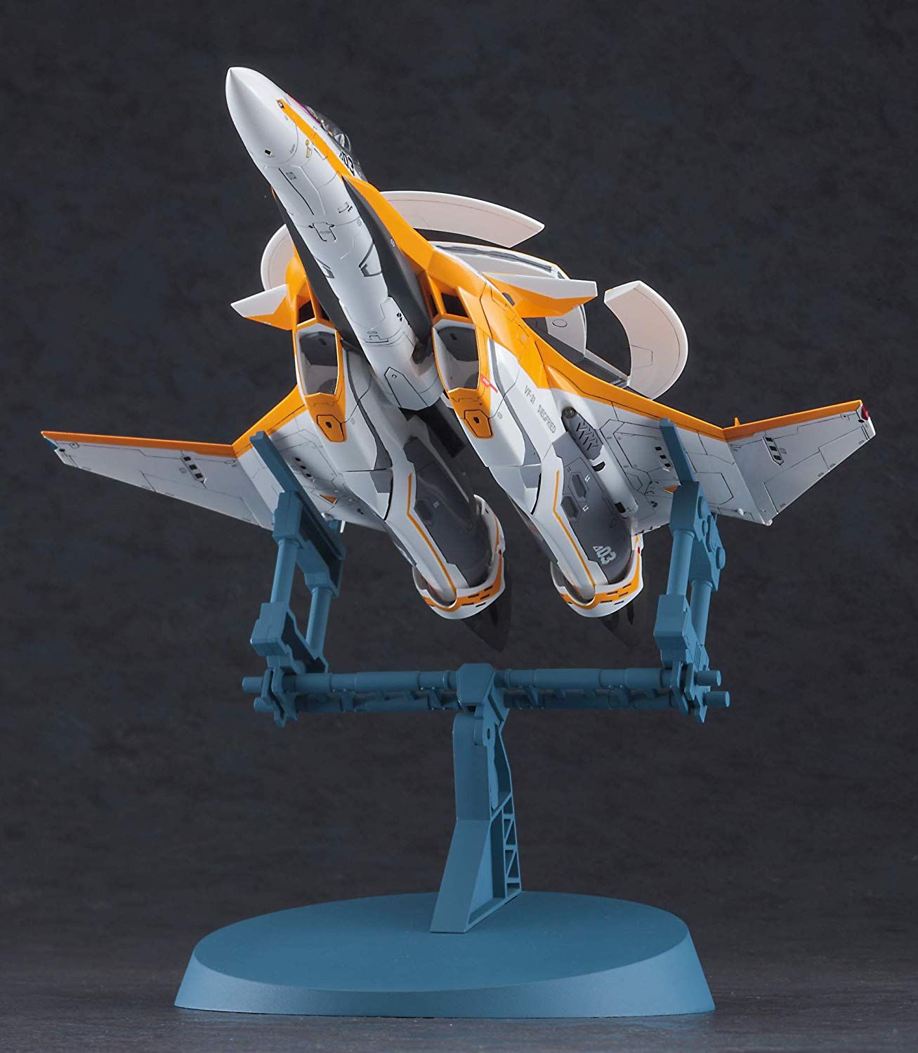 Hasegawa VF-31E Siegfried Chuck `Macross Delta` - BanzaiHobby