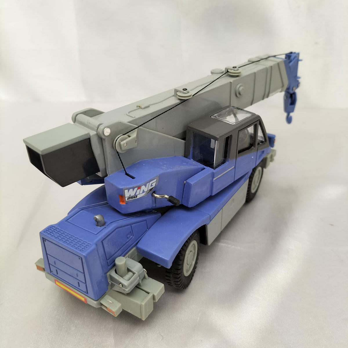 KOMATSU ROUGH TERRAIN CRANE WING 250 1/50 - Banzai Thrifting | BanzaiHobby