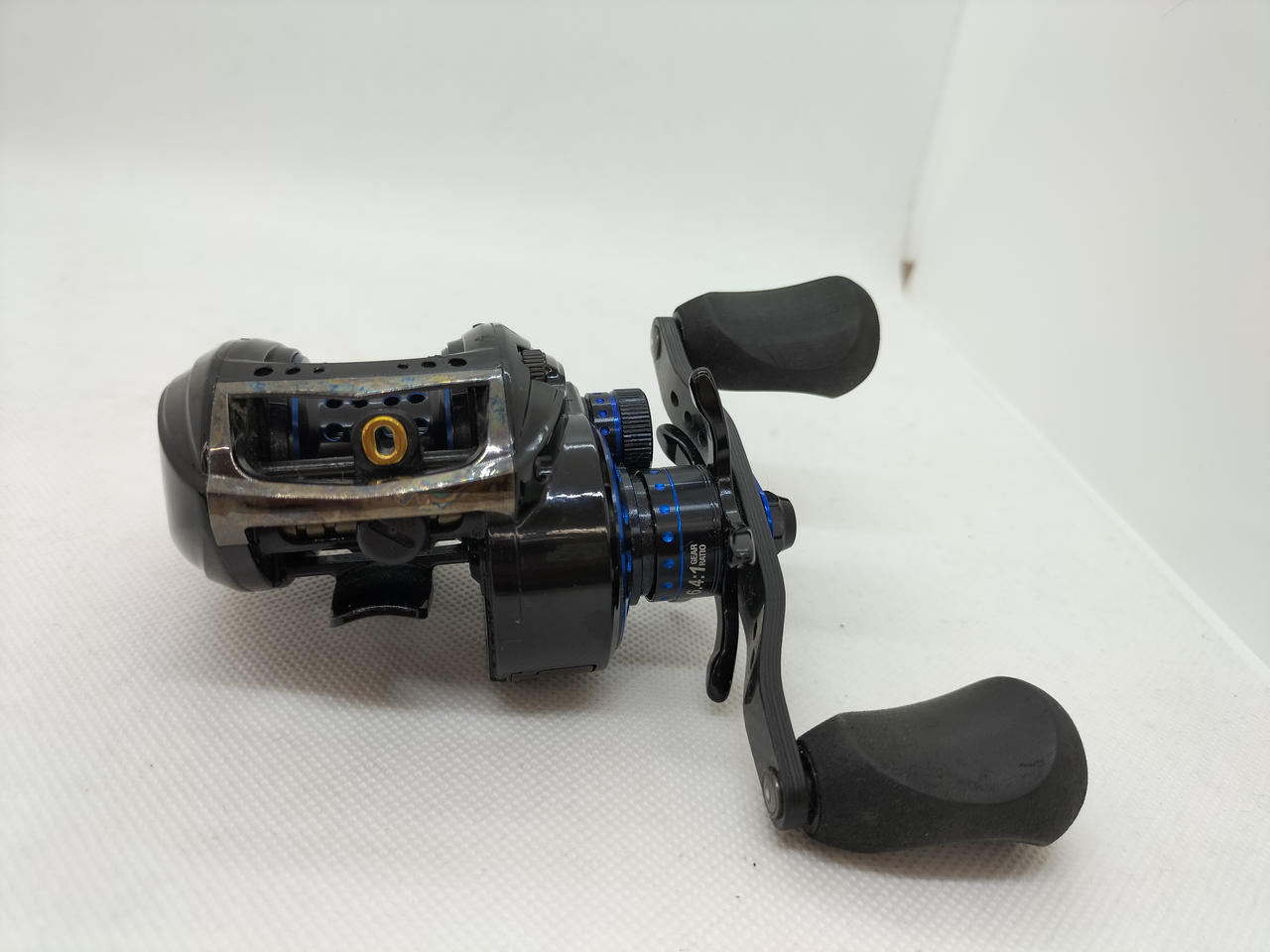 ABUGARCIA Baitcasting reel REVO DEEZ6-L – BanzaiHobby