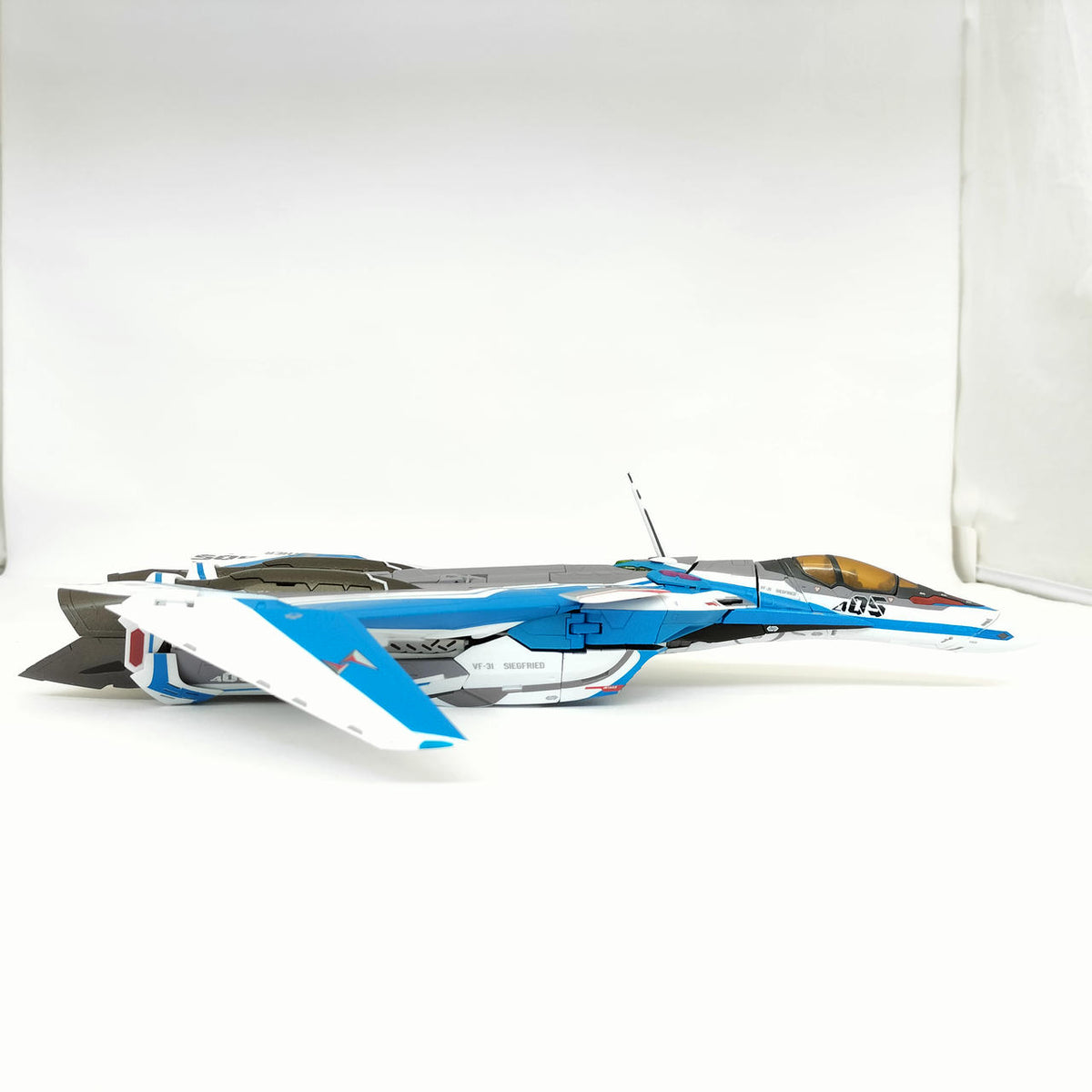 Bandai DX Chogokin VF-31J Siegfried (Hayate Immelmann's Unit)