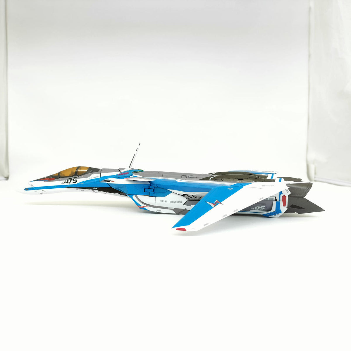 Bandai DX Chogokin VF-31J Siegfried (Hayate Immelmann's Unit)