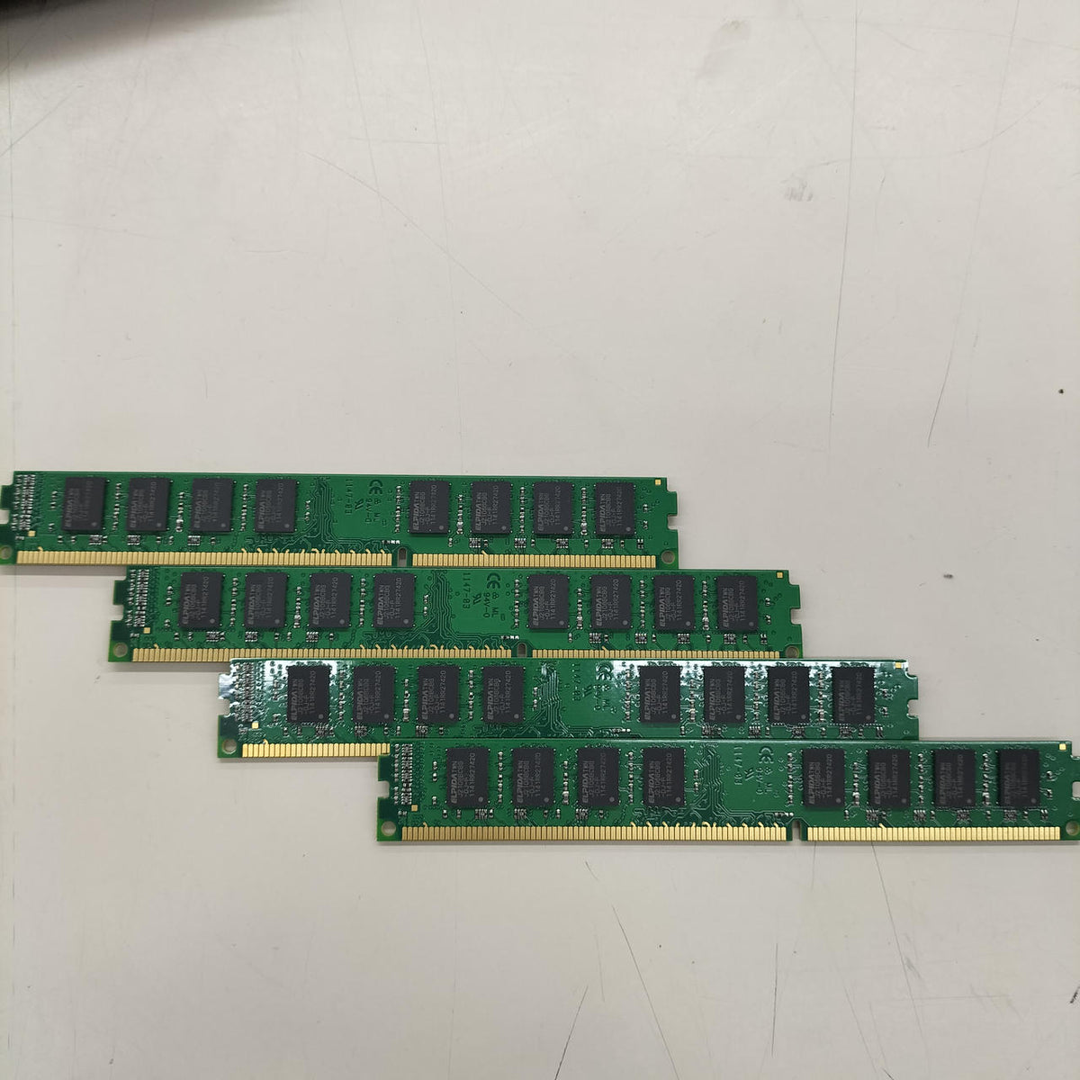 [JUNK] KINGSTON DDR3 16GB Set KVR1333D3N9K4