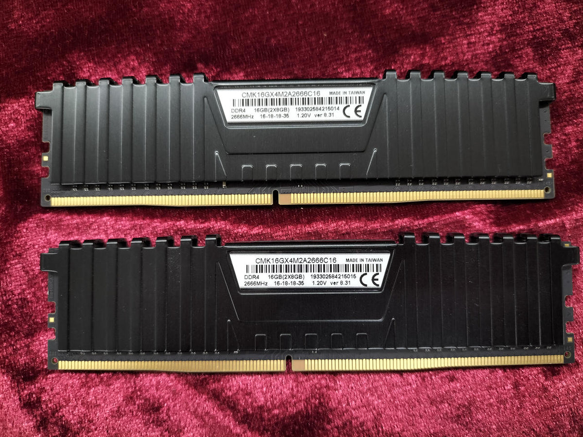 CORSAIR Memory CMK16GX4M2A2666C16