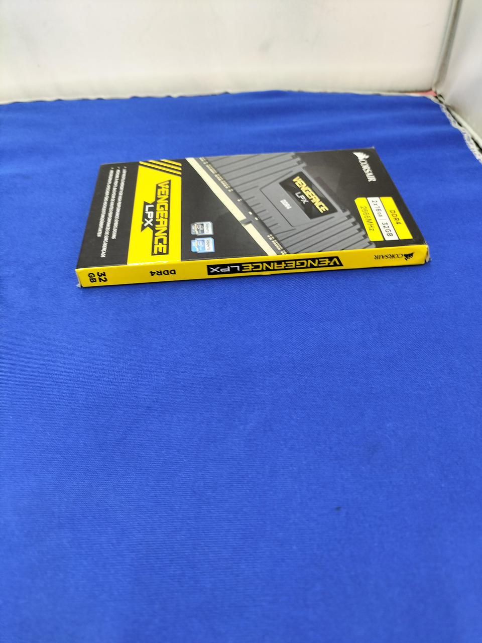 CORSAIR Memory CMK32GX4M2A2666C16