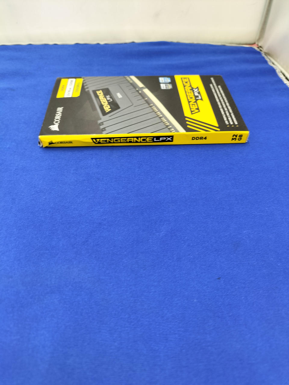 CORSAIR Memory CMK32GX4M2A2666C16