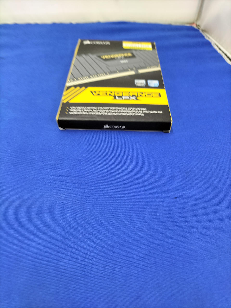 CORSAIR Memory CMK32GX4M2A2666C16