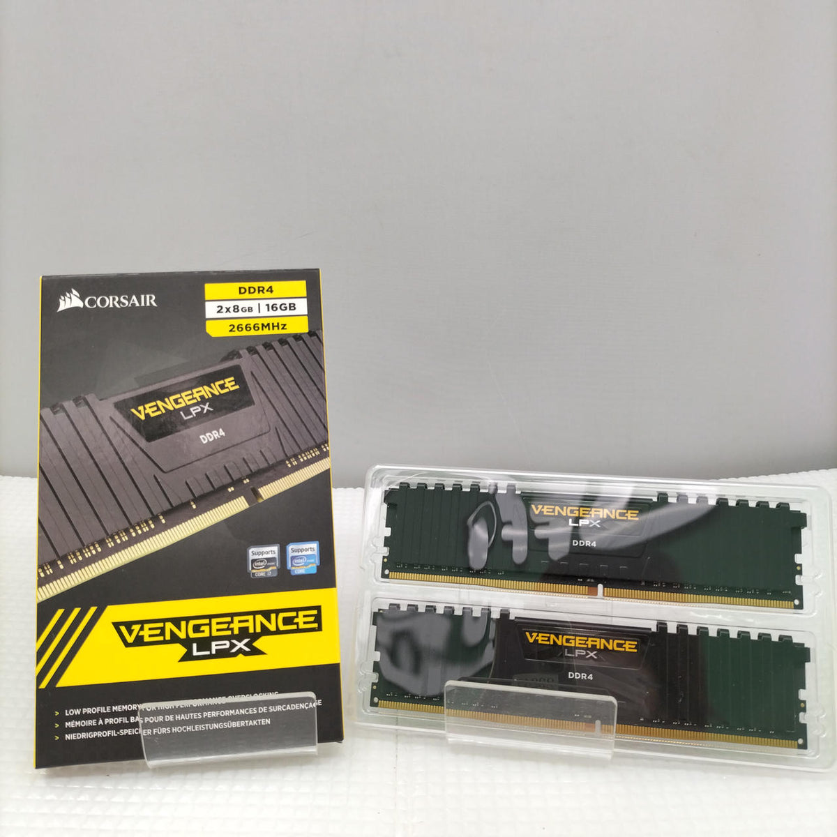 CORSAIR Memory CMK16GX4M2A2666C16