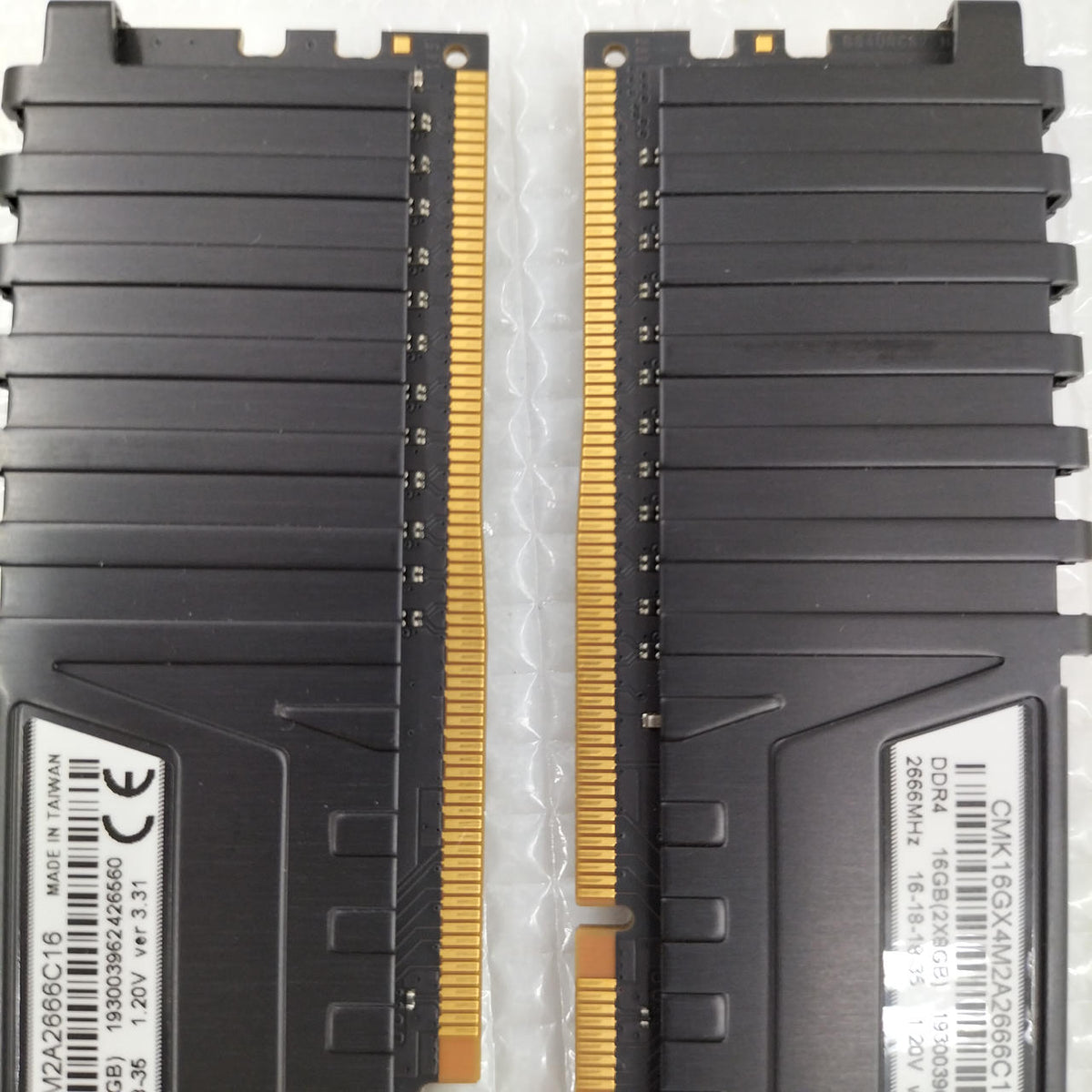 CORSAIR Memory CMK16GX4M2A2666C16
