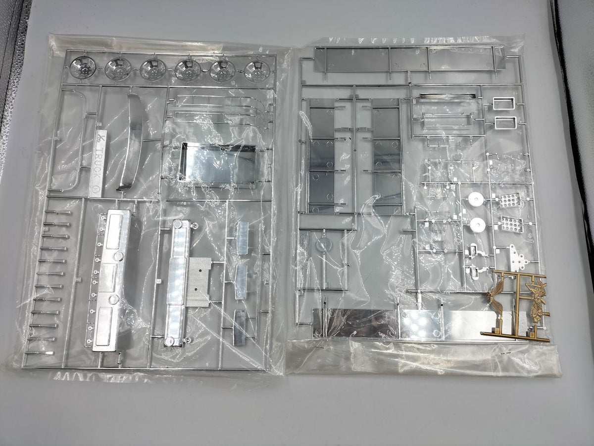 Aoshima 1/20 scale plastic model Truck Guy Courage Ichibanboshi