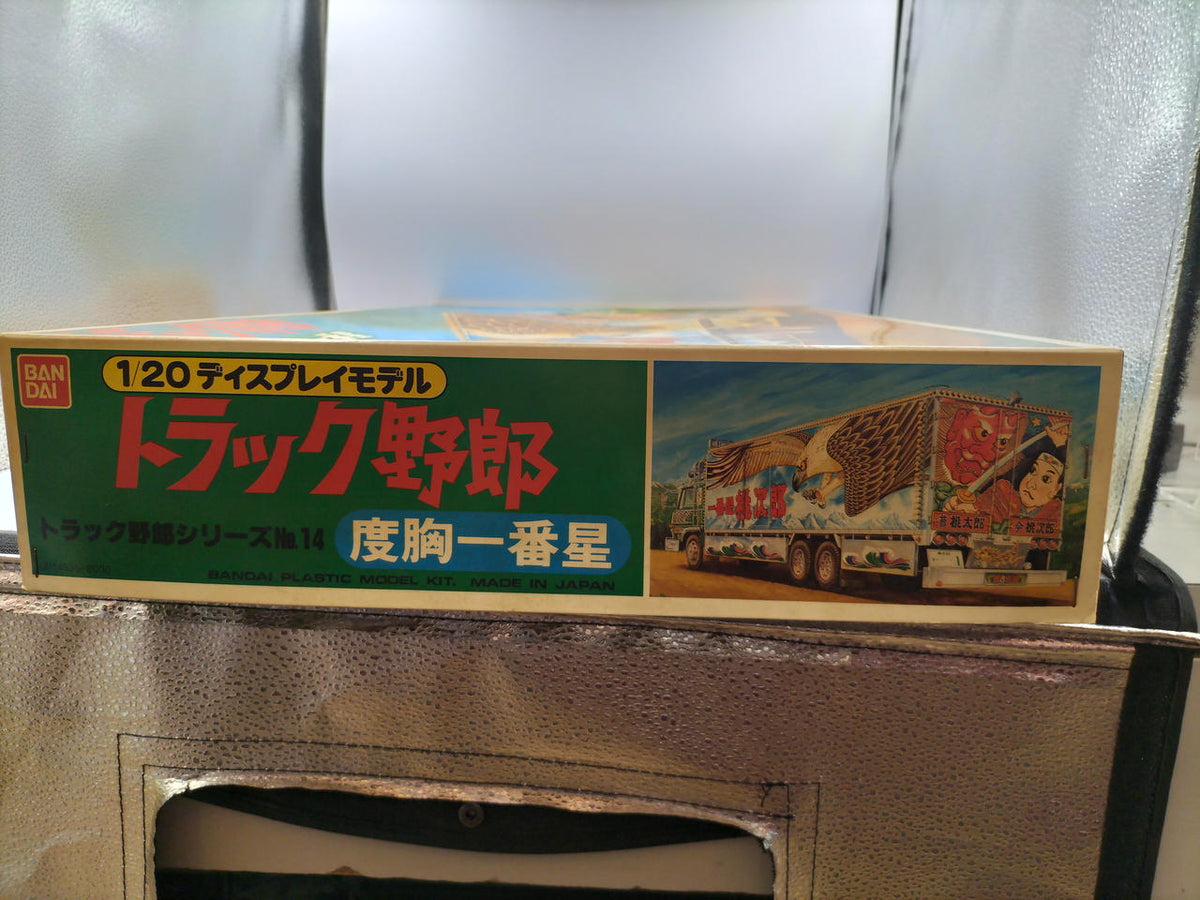 Aoshima 1/20 scale plastic model Truck Guy Courage Ichibanboshi