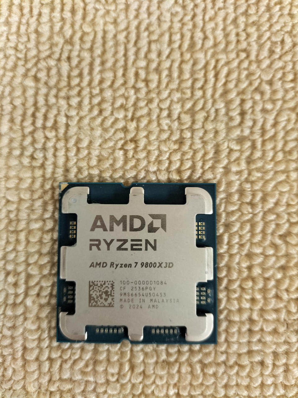 AMD CPU RYZEN 7 9800X3D