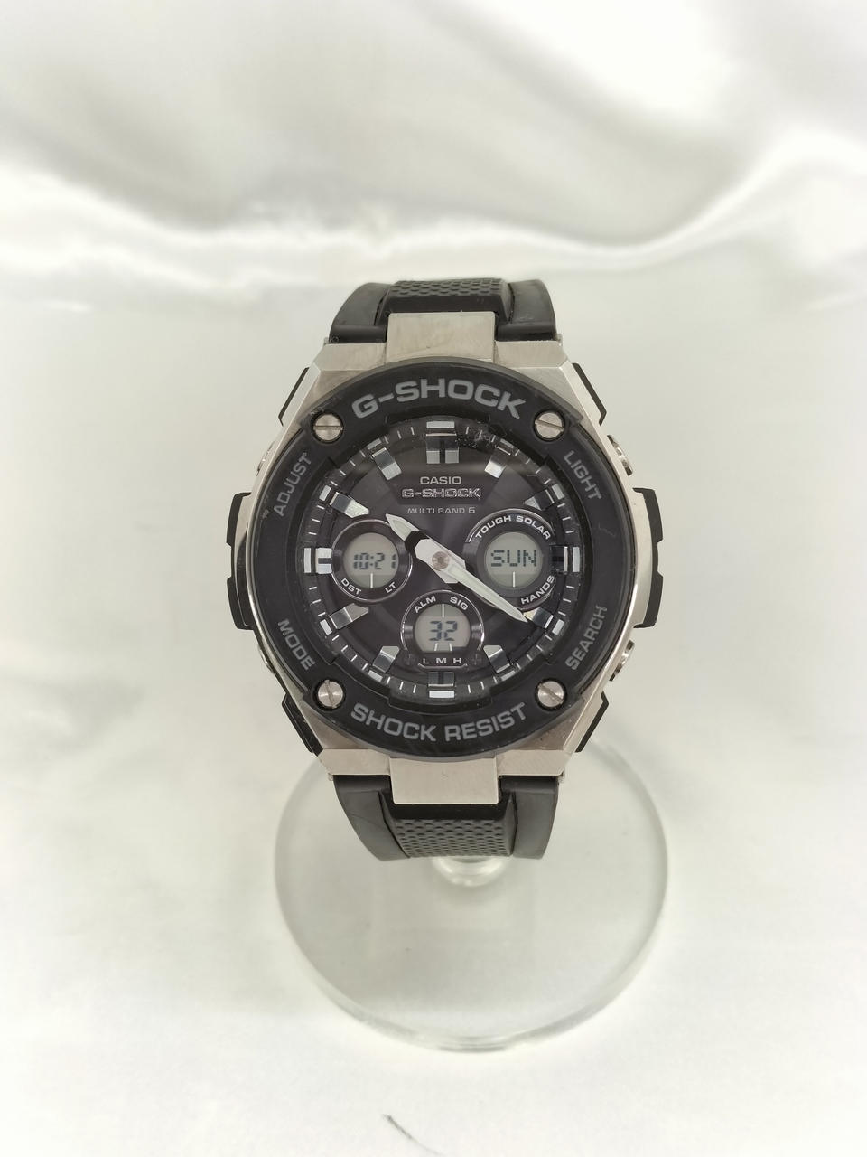 CASIO G-SHOCK GST-W300