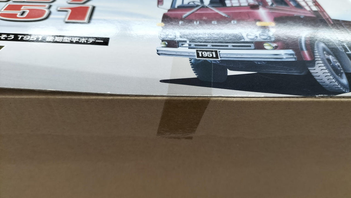 Aoshima 1/32 Scale Plastic Model Fuso T951 - Banzai Thrifting | BanzaiHobby