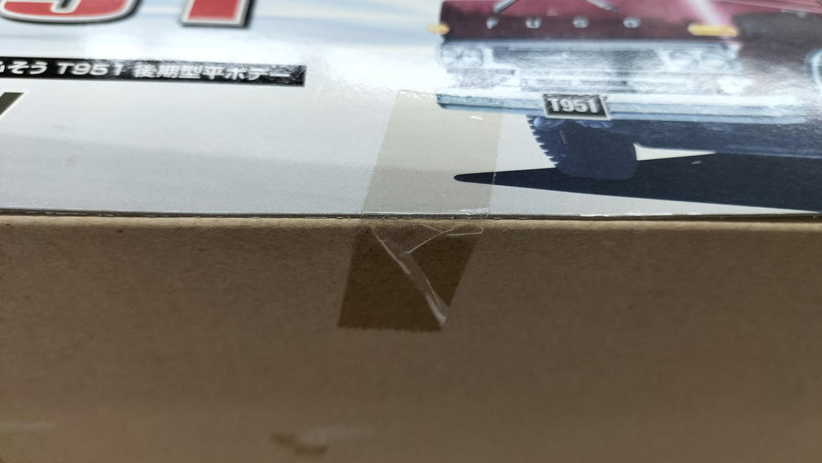 Aoshima 1/32 Scale Plastic Model Fuso T951 - Banzai Thrifting | BanzaiHobby