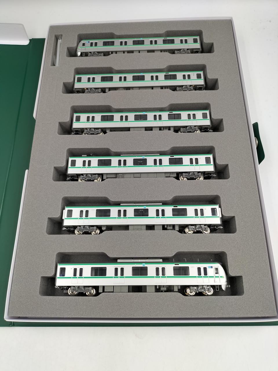 KATO N Gauge 10-2003 Tokyo Metro Chiyoda Line Basic Set - Banzai Thrifting | BanzaiHobby