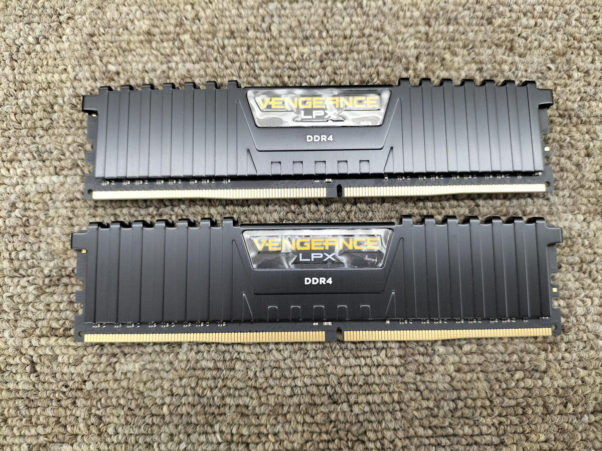 CORSAIR DDR4 CMK16GX4M2A2666C16 - Banzai Thrifting | BanzaiHobby