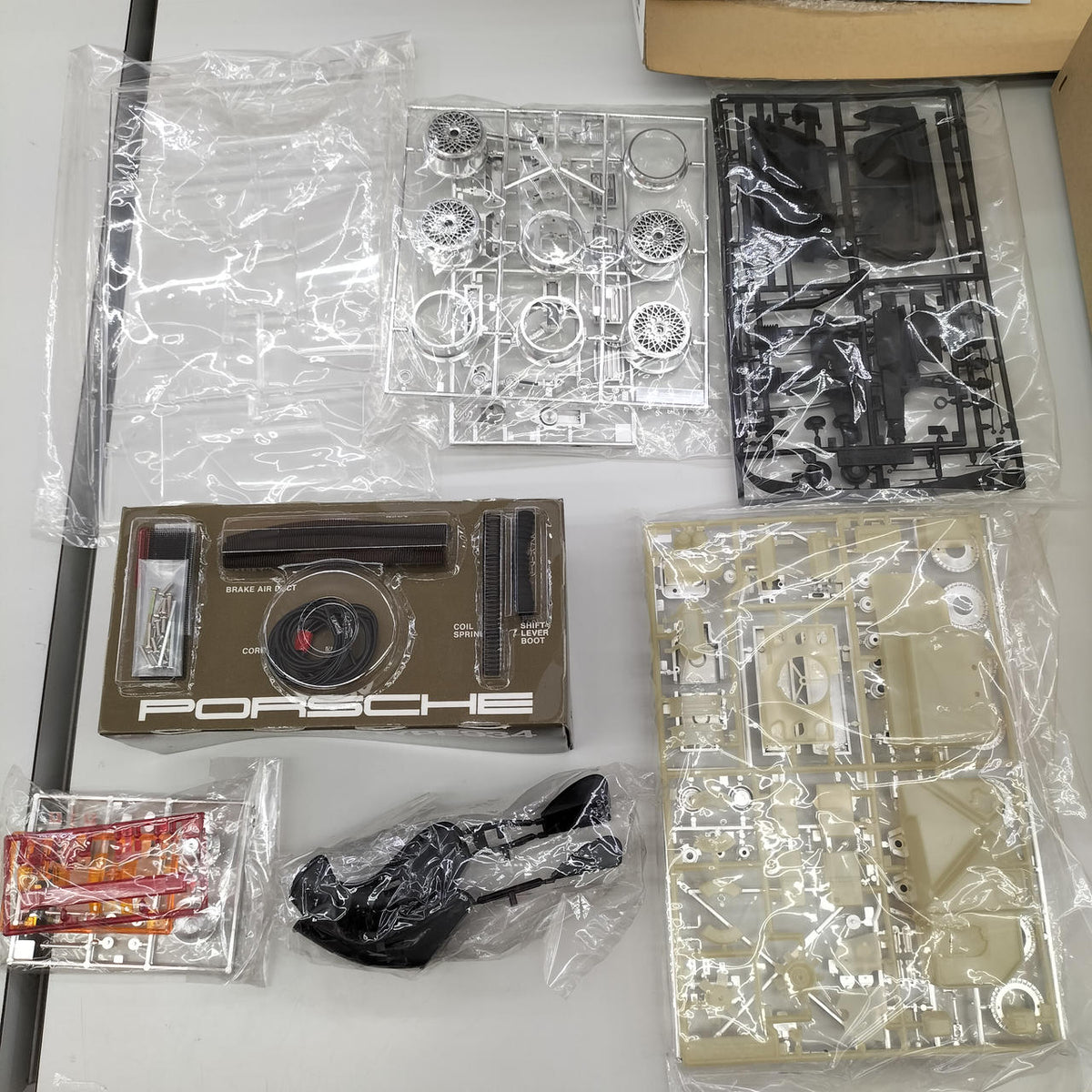 TAMIYA Porsche Turbo RSR (934 Racing) 1/12 Big Scale Model Series - Banzai Thrifting | BanzaiHobby