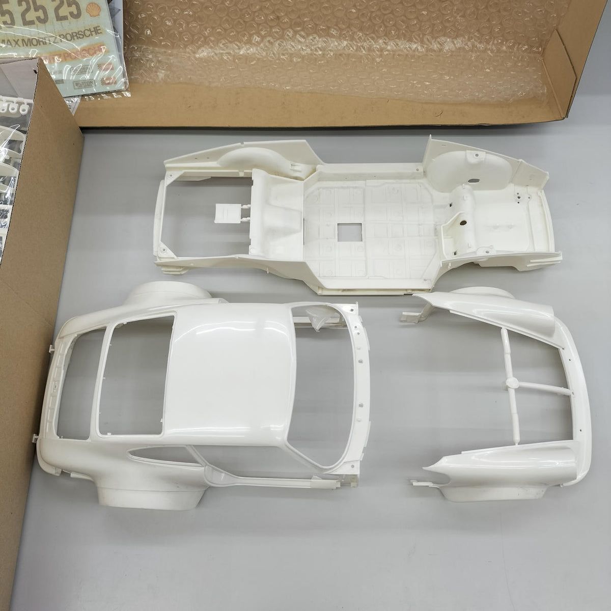 TAMIYA Porsche Turbo RSR (934 Racing) 1/12 Big Scale Model Series - Banzai Thrifting | BanzaiHobby