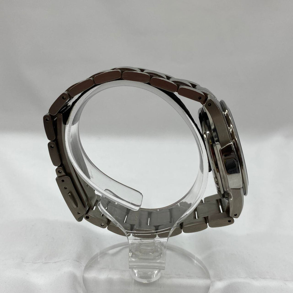SEIKO Quartz Wristwatch 8F33-0030 - Banzai Thrifting | BanzaiHobby