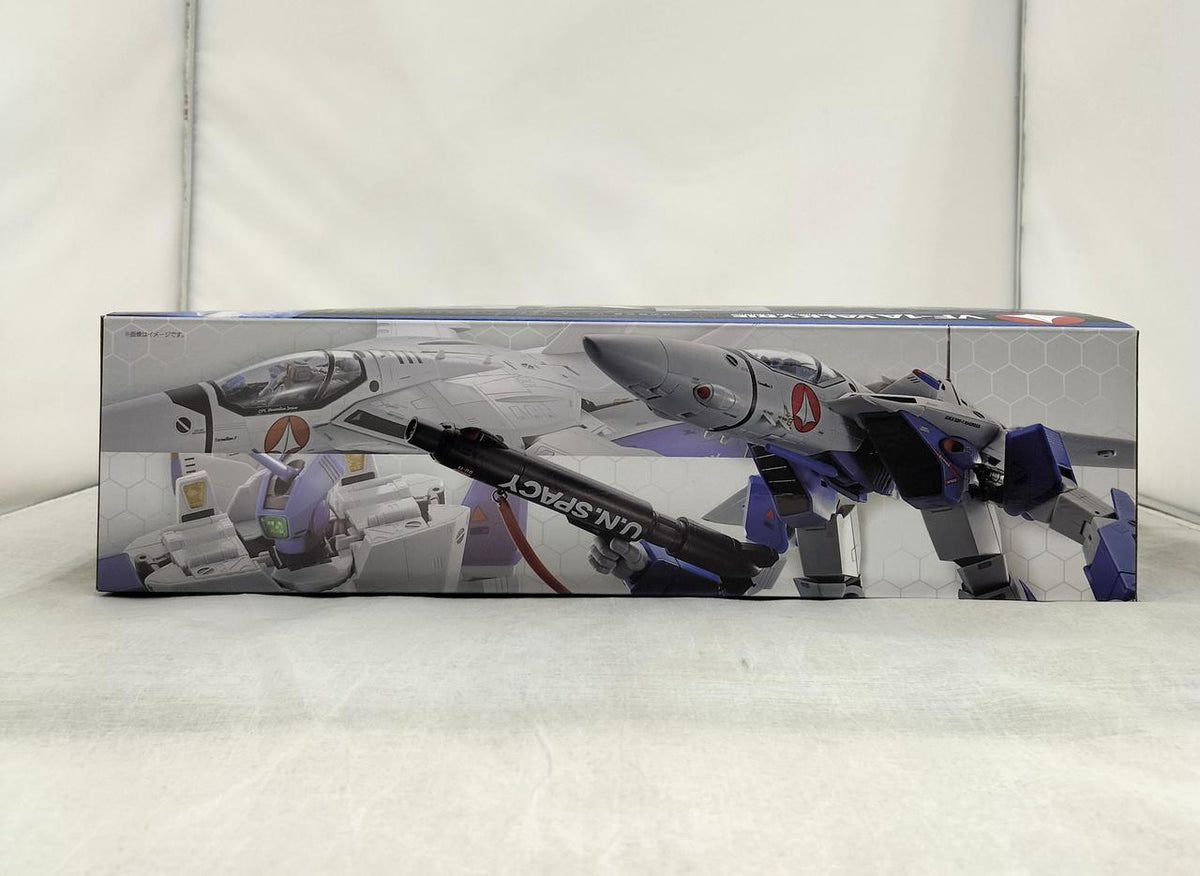 Bandai Spirits DX Chogokin Macross VF-1A Valkyrie