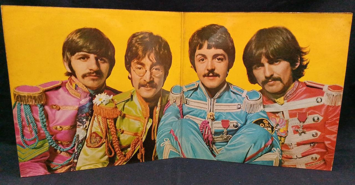 EMI/PARLOPHONE LP Record / THE BEATLES SGT. PEPPERS LONELY HEARTS CLUB
