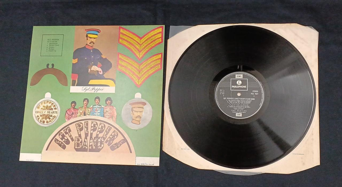 EMI/PARLOPHONE LP Record / THE BEATLES SGT. PEPPERS LONELY HEARTS CLUB