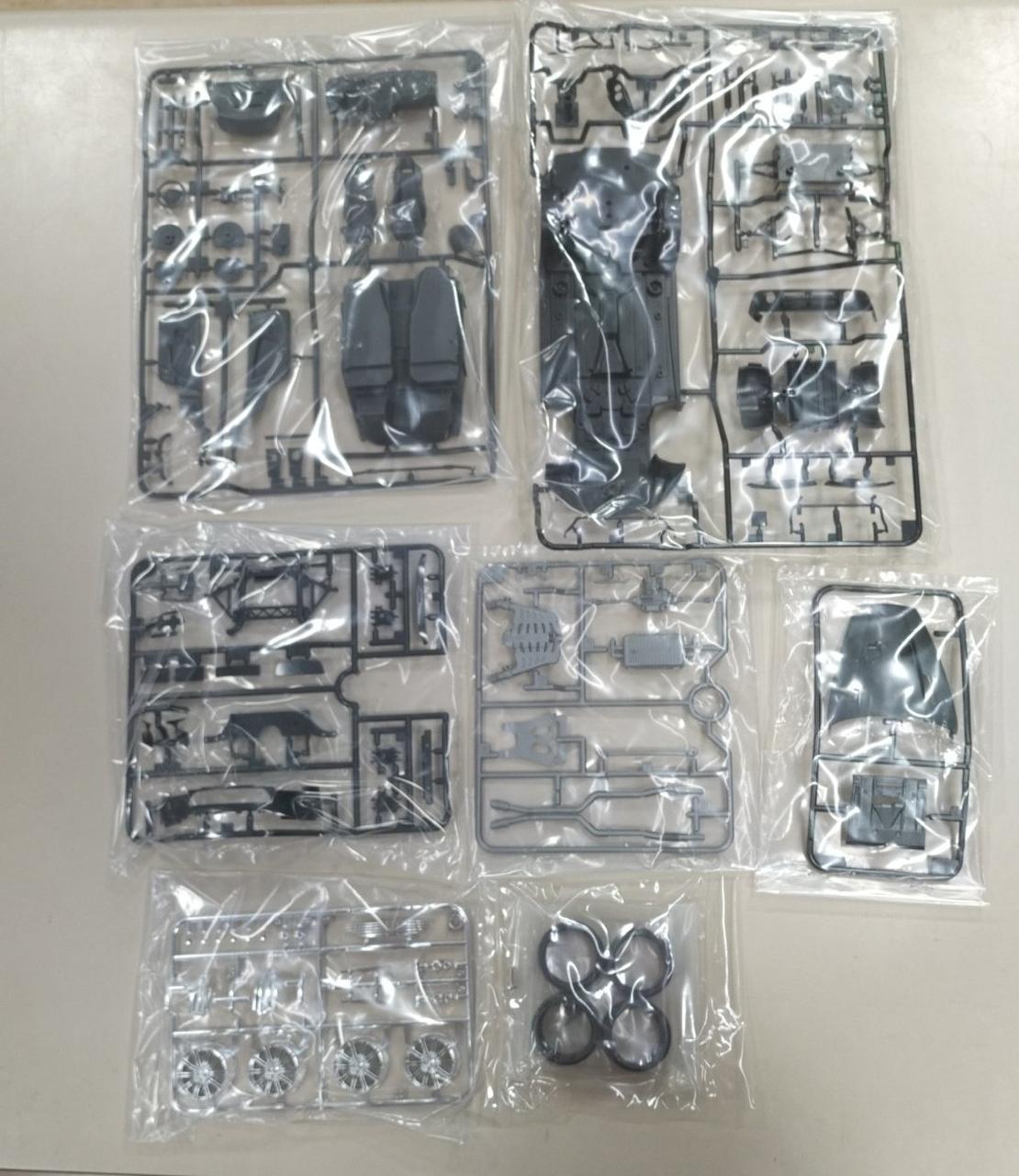 TAMIYA [Unopened inner bag] Aston Martin DBS - Banzai Thrifting | BanzaiHobby