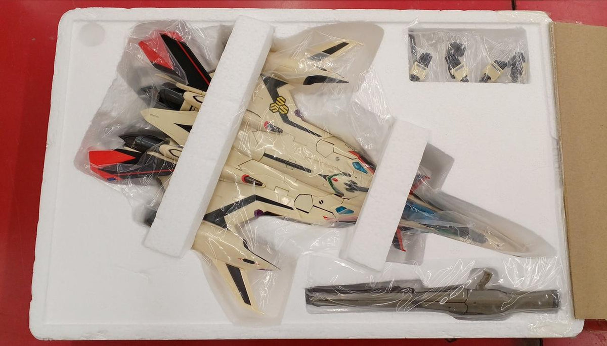 BANDAI DX Chogokin GE-63 YF-29 Durandal Valkyrie (Isamu Unit)