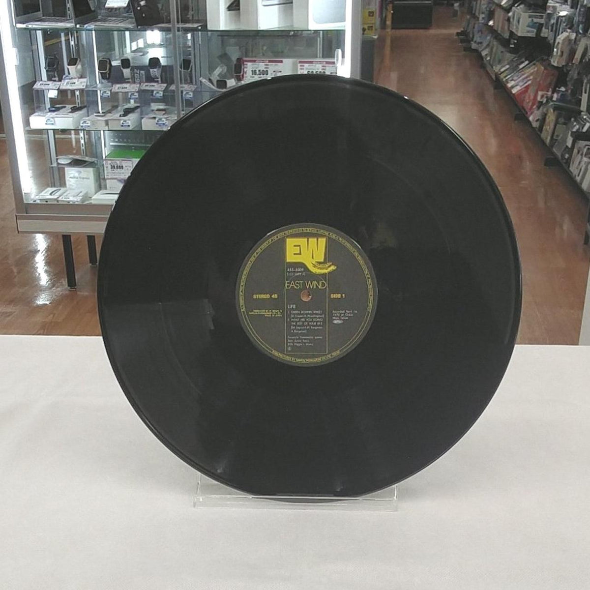 EAST WIND Tsuyoshi Yamamoto LIFE 45S-5009 Tsuyoshi Yamamoto? LIFE