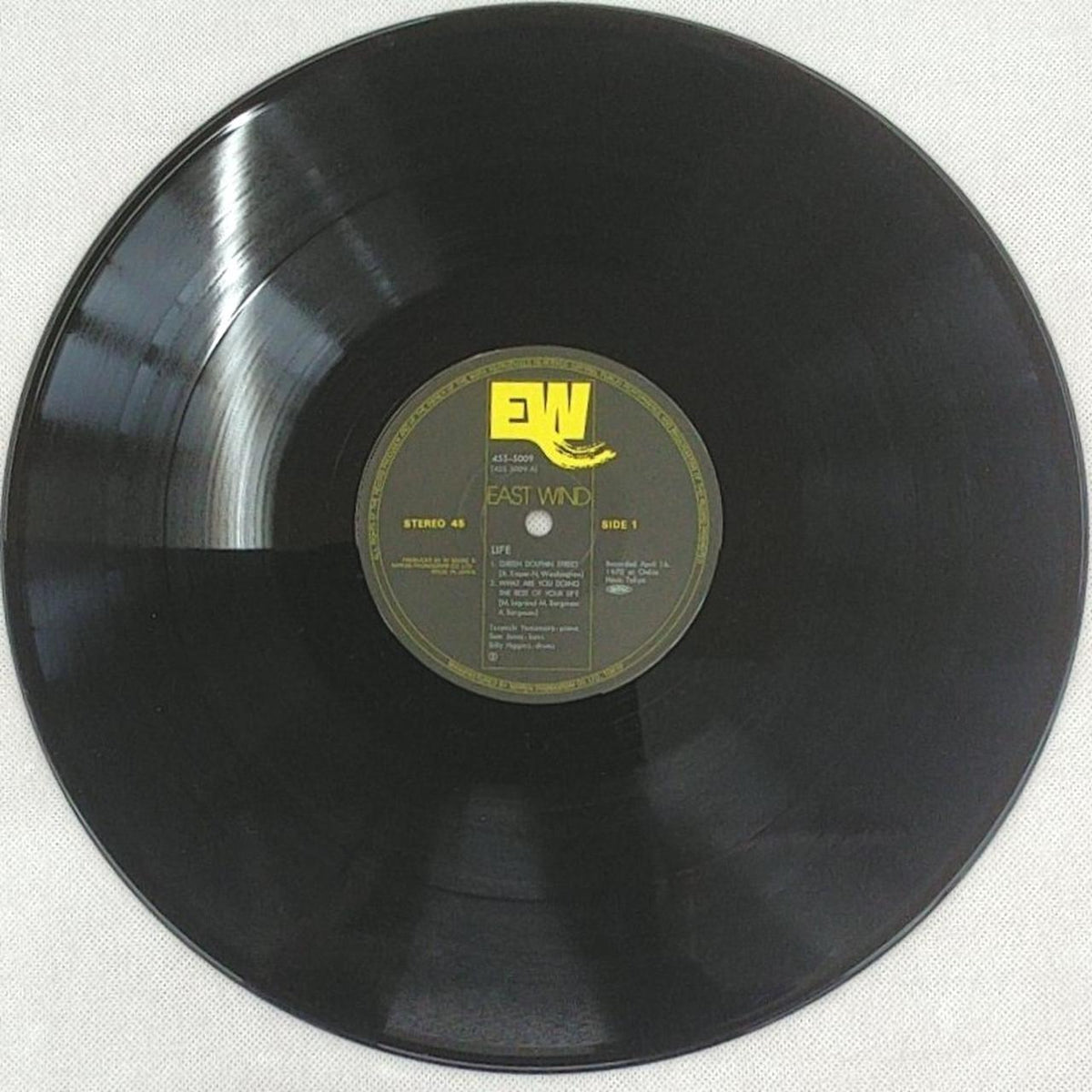 EAST WIND Tsuyoshi Yamamoto LIFE 45S-5009 Tsuyoshi Yamamoto? LIFE