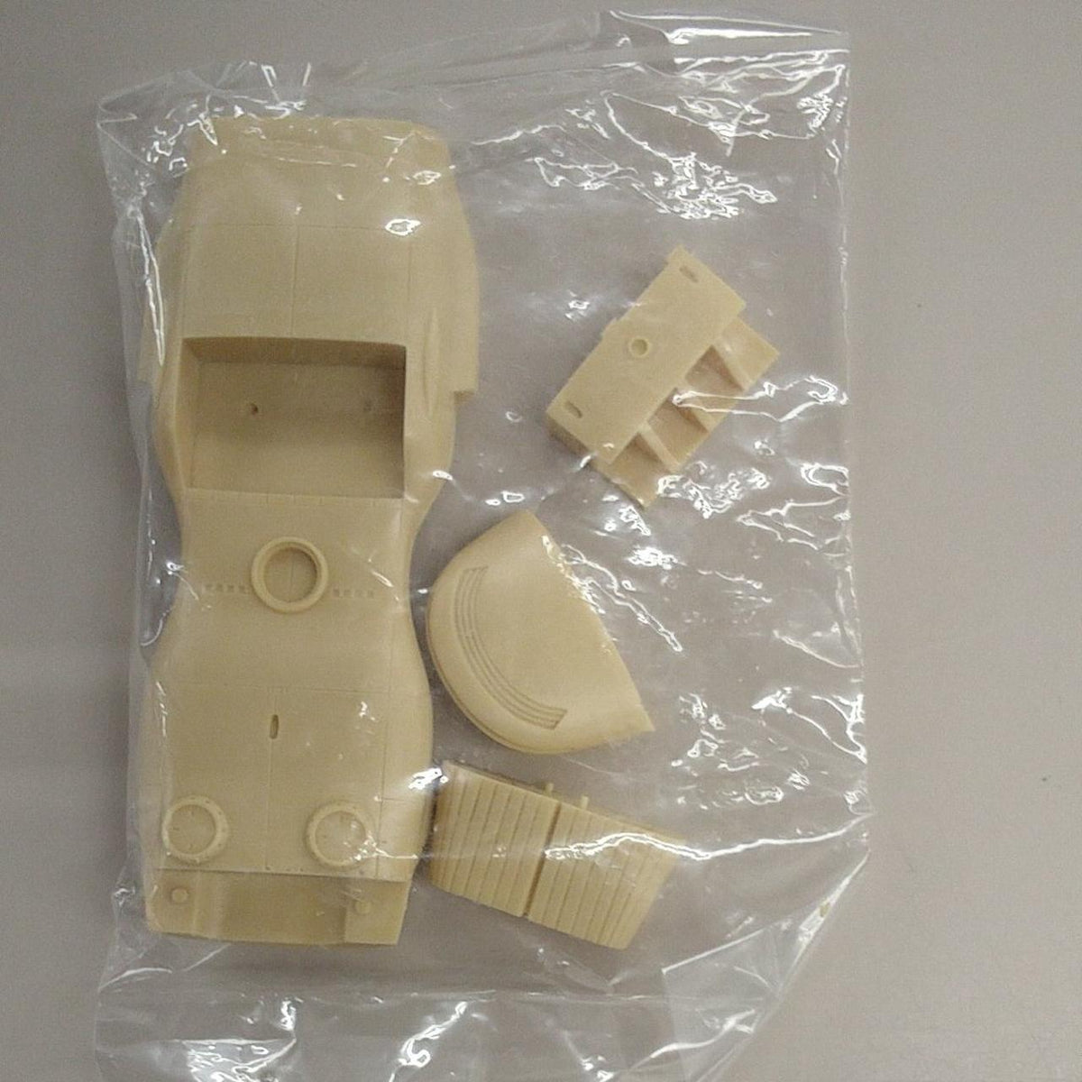 Ndoparaya Plastic Model Giant Transport Ship Garage Kit - Banzai Thrifting | BanzaiHobby
