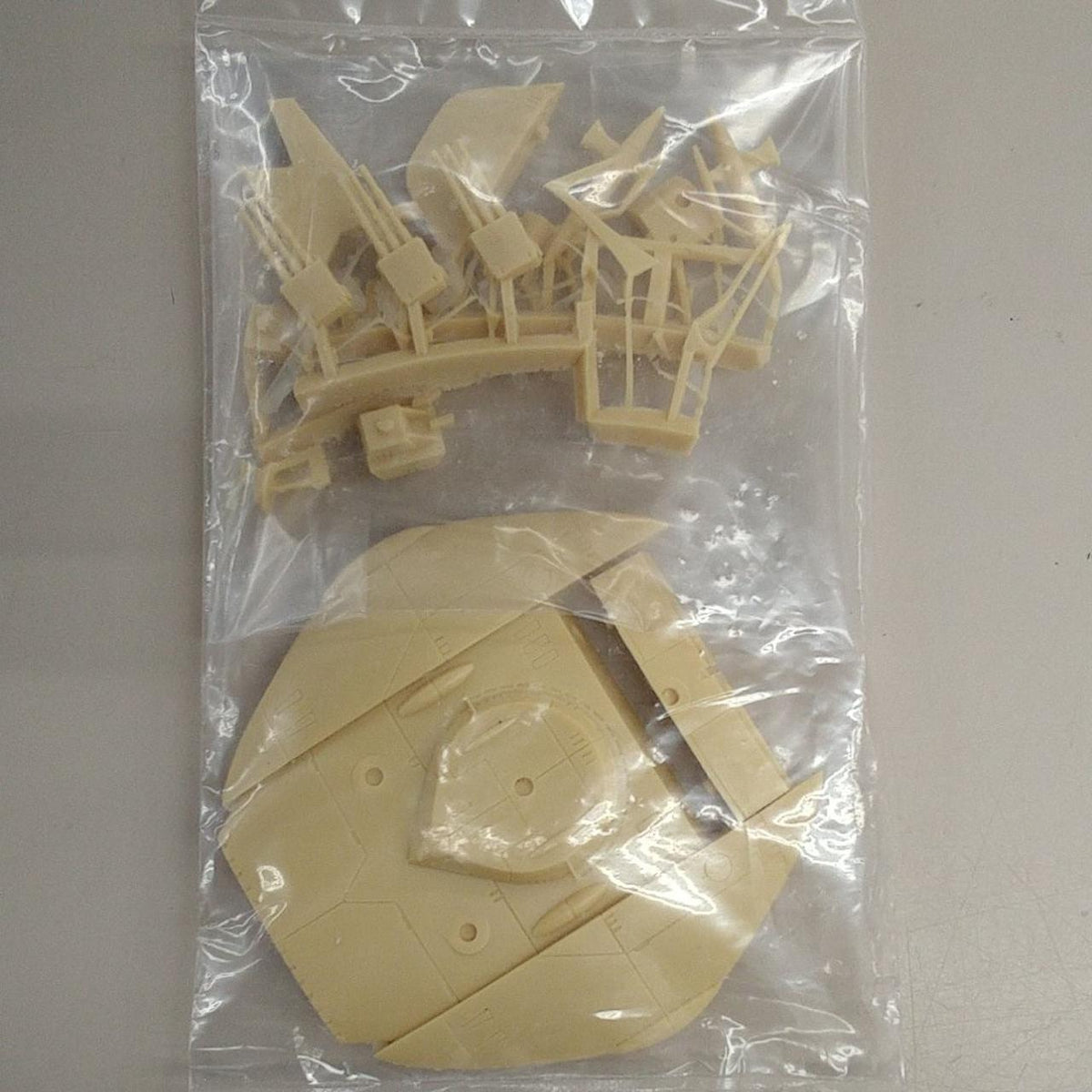 Ndoparaya Plastic Model Cruiser Garage Kit - Banzai Thrifting | BanzaiHobby