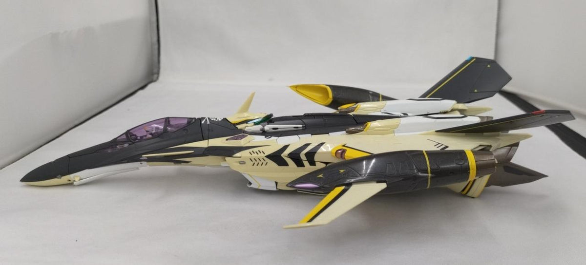 BANDAI DX Chogokin Macross YF-29 Durandal Valkyrie