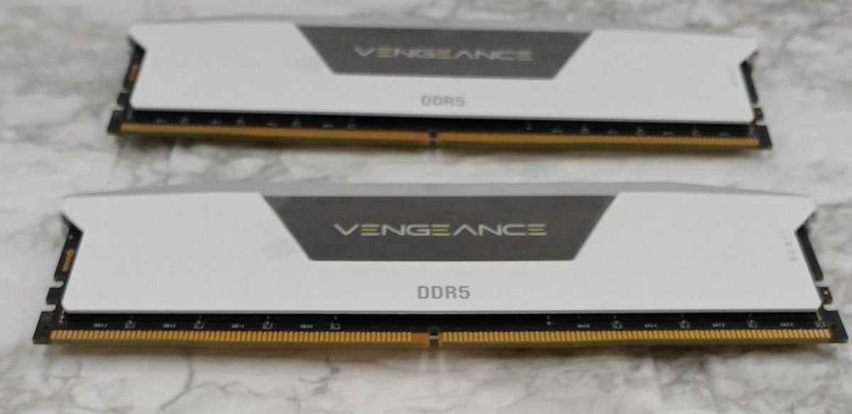 CORSAIR Memory CMH32GX5M2B6200C36W