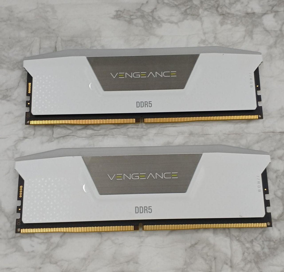 CORSAIR Memory CMH32GX5M2B6200C36W