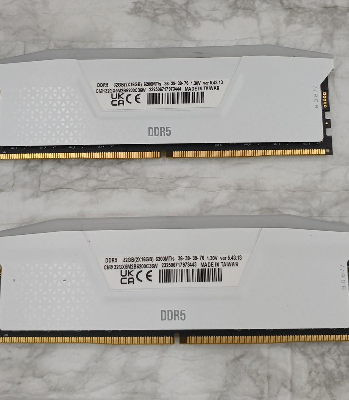 CORSAIR Memory CMH32GX5M2B6200C36W