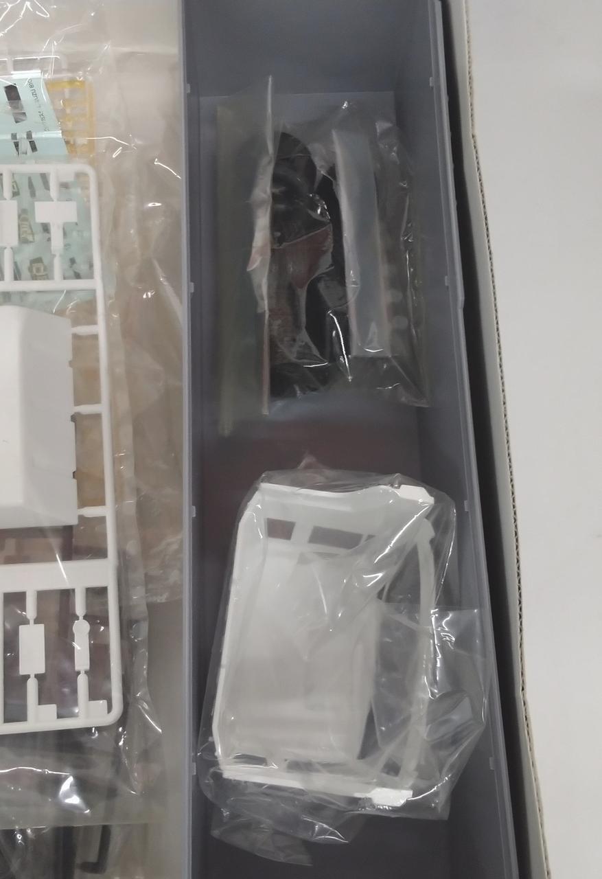 Aoshima Bunka Kyozai Co., Ltd. Plastic Model Isuzu 810 Super Cooler Truck