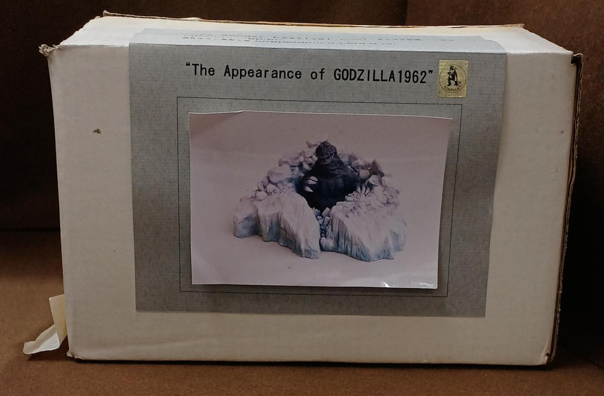Yuji Sakai Modeling Studio Godzilla Resin Cast Kit Kingoji Appears - Banzai Thrifting | BanzaiHobby