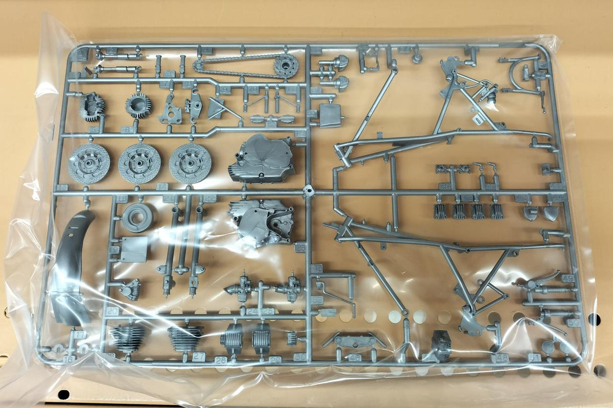 TAMIYA Docati 900 Mike Hailwood Replica 1/12 Motorcycle Series