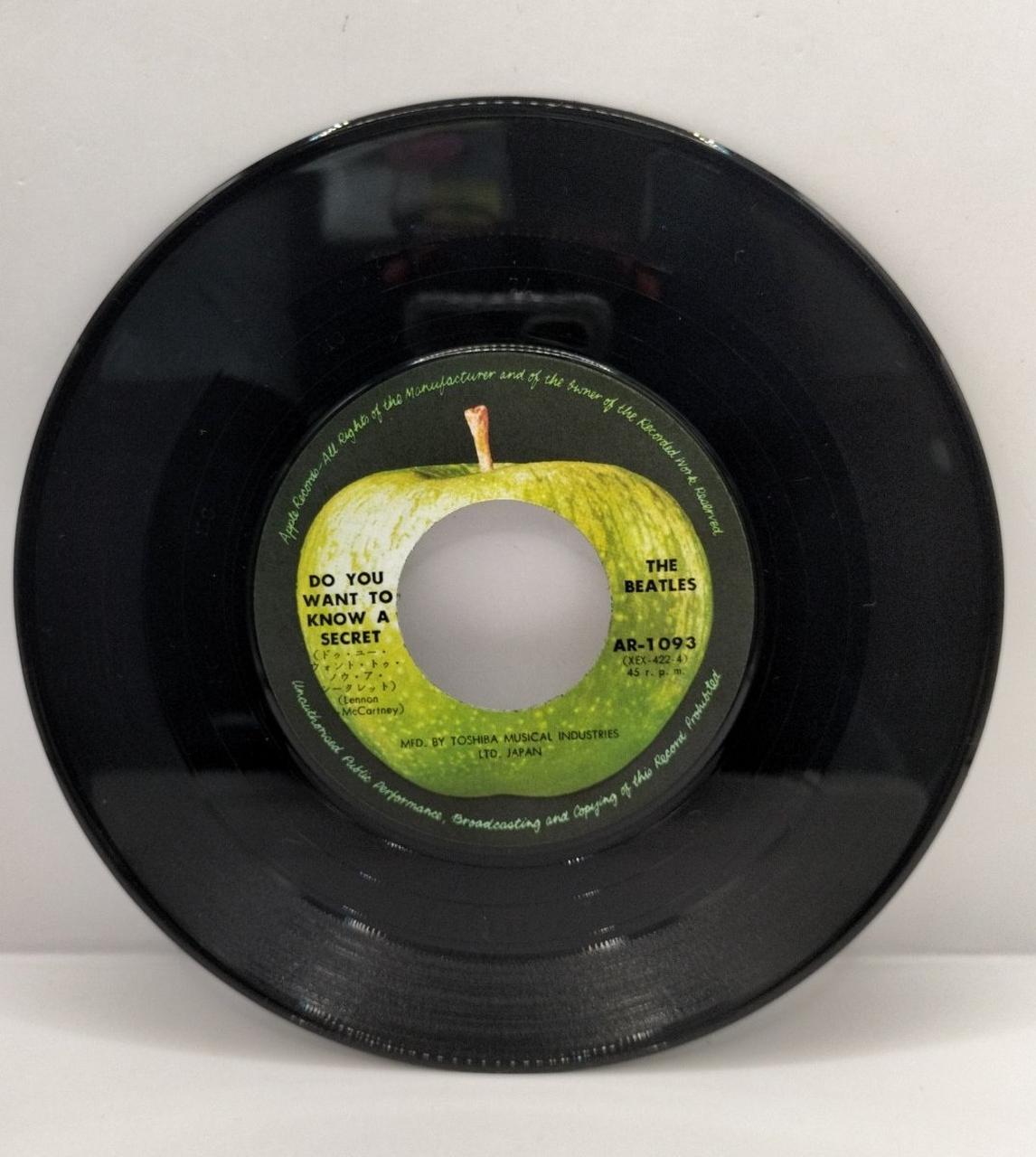 Toshiba Musical Industries EP Record The Beatles 'DO YOU WANT TO KNOW A SE
