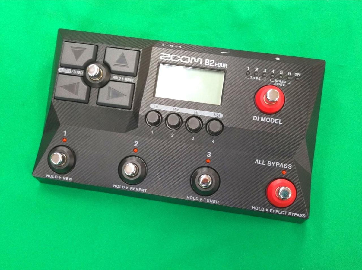 ZOOM Bass Multi-Effects Pedal B2FOUR