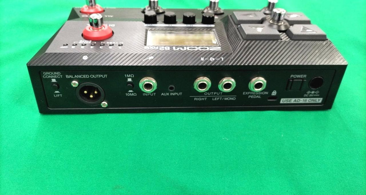 ZOOM Bass Multi-Effects Pedal B2FOUR