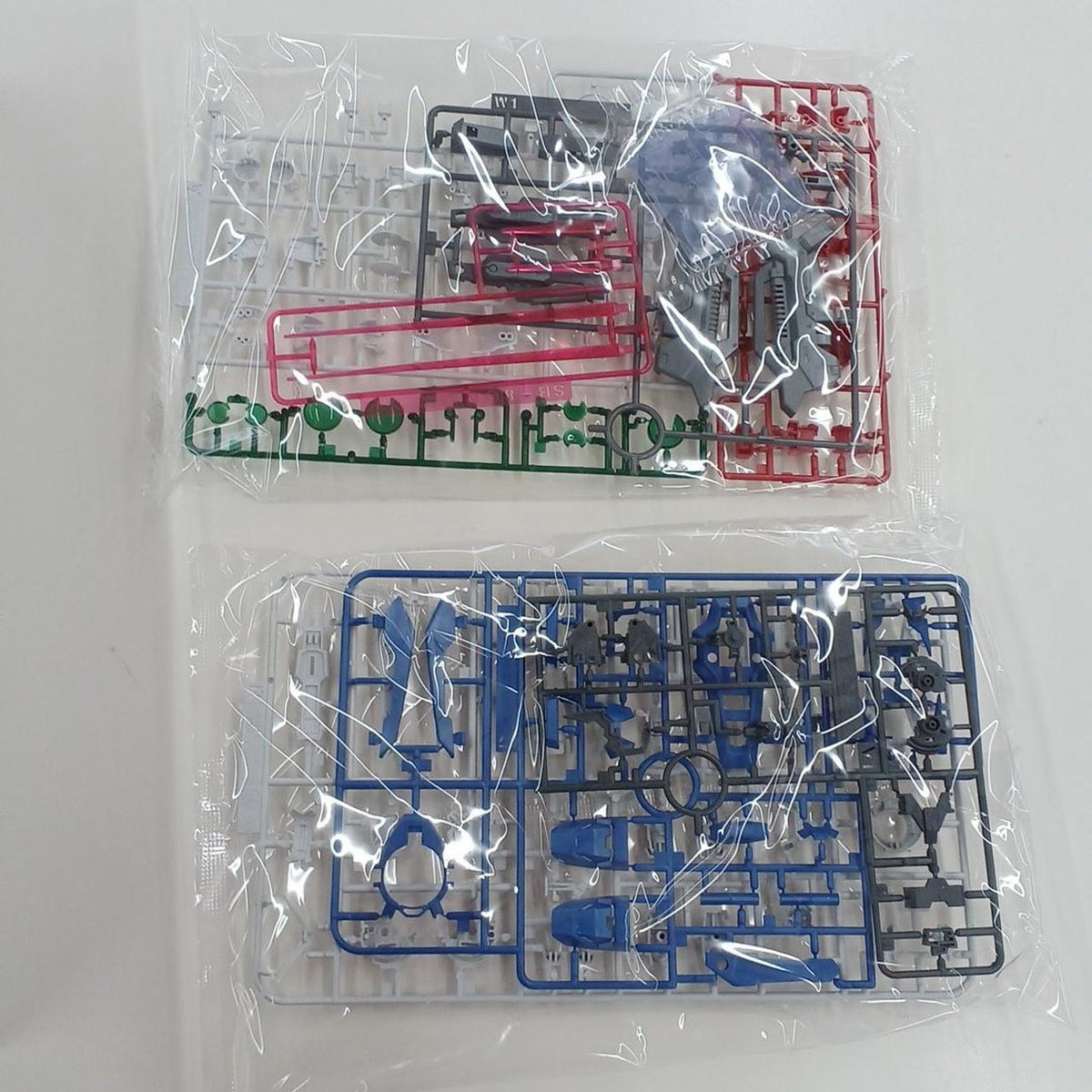 BANDAI Gundam MG Gundam Astrea + Proto GN Twin Broadblade