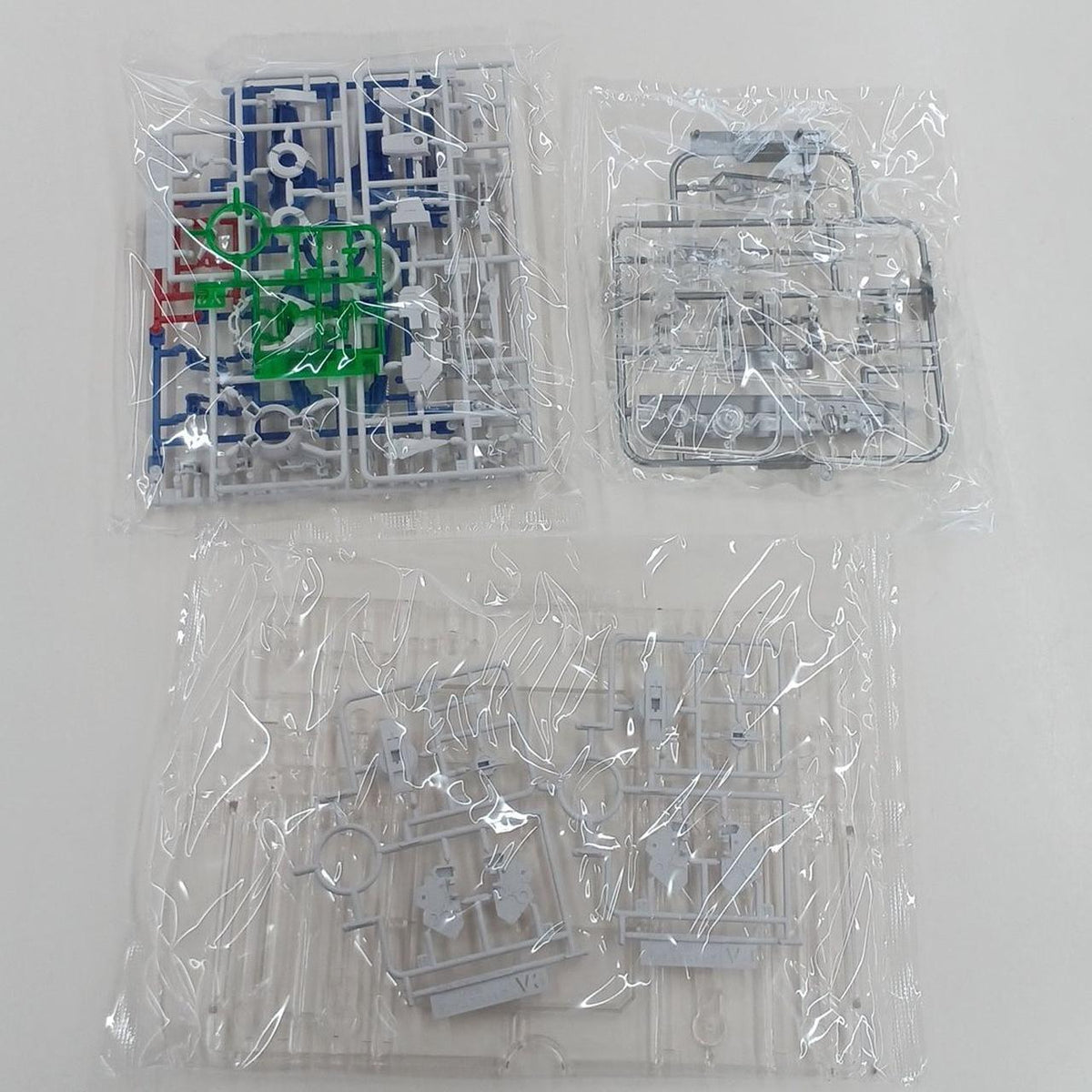 BANDAI Gundam MG Gundam Astrea + Proto GN Twin Broadblade
