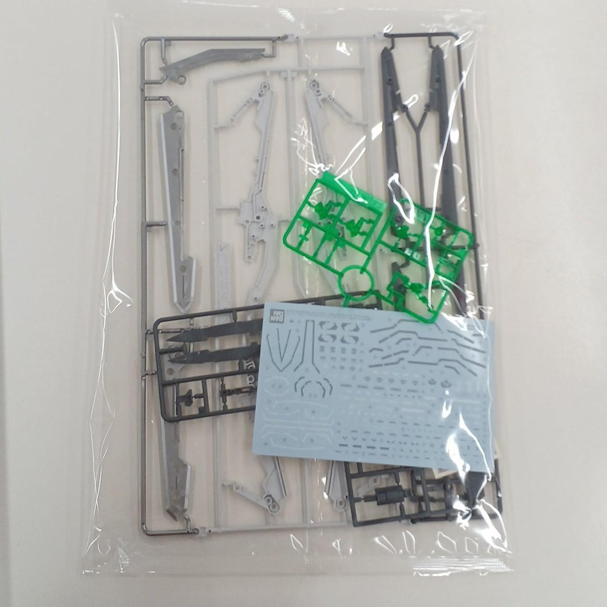 BANDAI Gundam MG Gundam Astrea + Proto GN Twin Broadblade