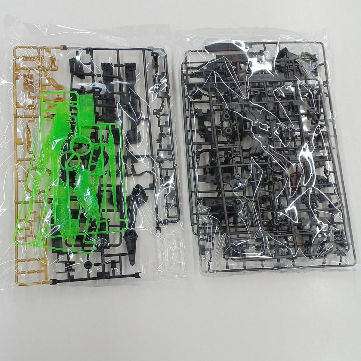 BANDAI Gundam RG MSN-04FF Sazabi Mechanical Core Plating