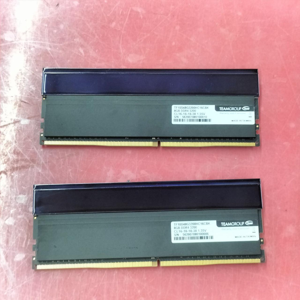 TEAM PC Memory TF10D432G3200HC16CDC01