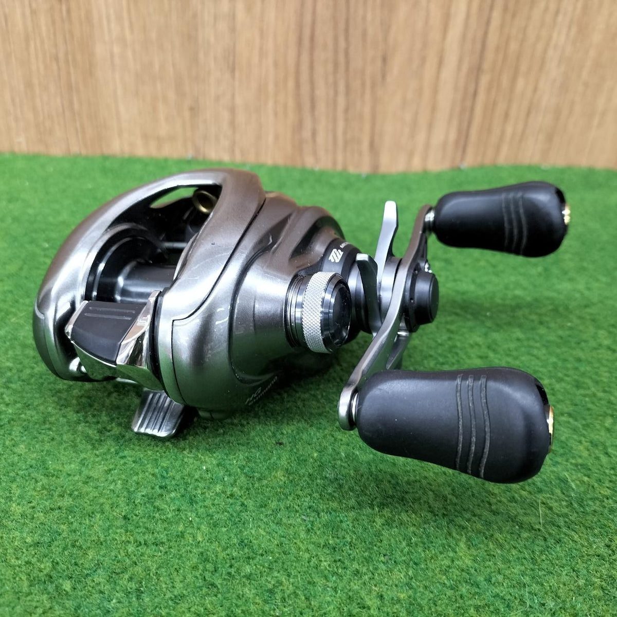SHIMANO Baitcasting Reel METANIUM DC HG - Banzai Thrifting | BanzaiHobby